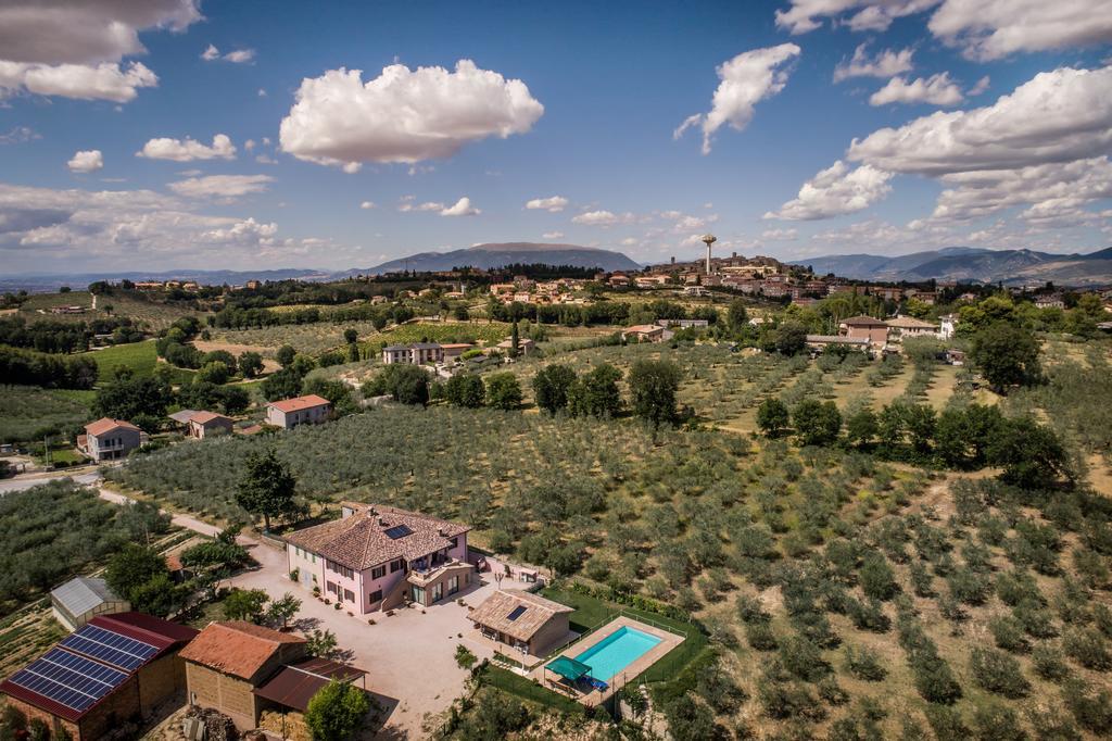 Agriturismo La Rosa Montefalco Villa Exterior photo